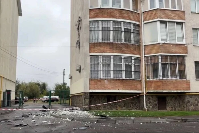 У Стрию дрон влучив у будинок, але не вибухнув