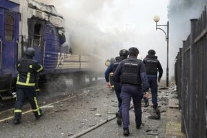 За два кілометри від кордону з Польщею, росіяни завдали удару по локомотиву пасажирського поїзда