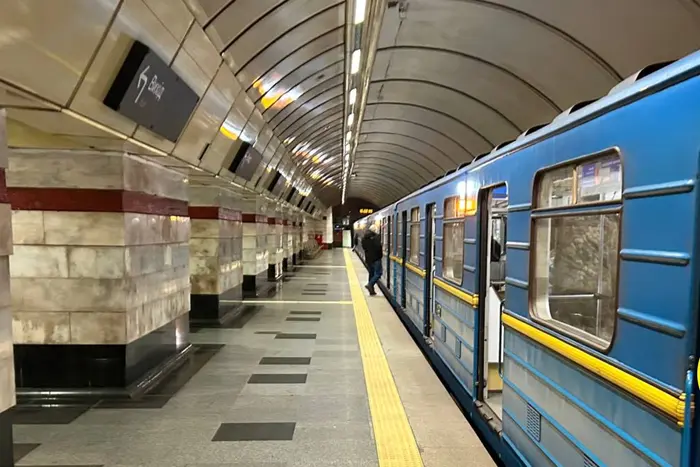 Машиніст розповів, які найдивніші речі пасажири забували в київському метро