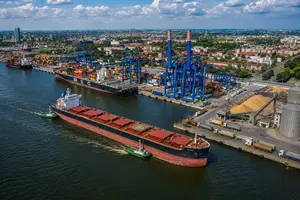 Пошкоджено або частково знищено 1 173 об'єкти портової інфраструктури
