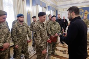 Зеленський нагородив танкістів, які пройшли бої від Київщини до Курщини