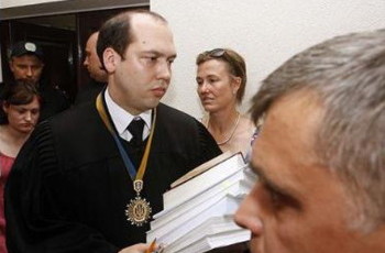 Кто судит Юрия Луценко