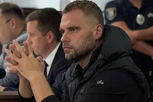 Кропива уточнив, що жодного стосунку до справи тітка його дружини не має.