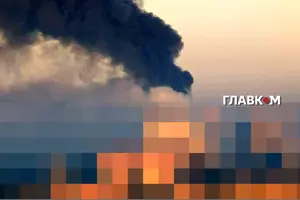 У Святошинському районі Києва після атаки російського безпілотника загорілася складська будівля