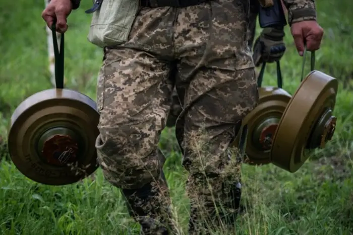 Україна зміцнює кордон із Білоруссю та встановлює мінні загородження