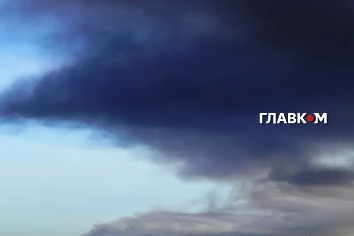Росіяни вдарили ракетами по Запоріжжю: постраждали люди, виникла пожежа