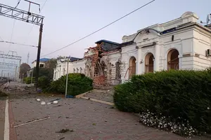 Пасажири і працівники вокзалу знаходилися в укритті