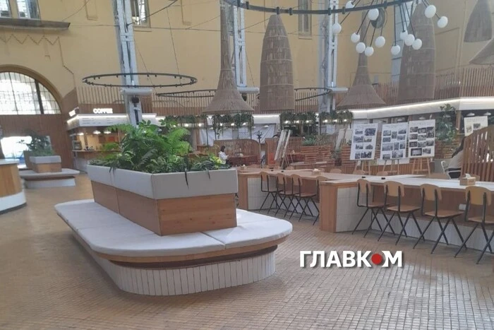 Порожні прилавки і помідори по 1 тис. грн. Катастрофа оновленого Бессарабського ринку у фото
