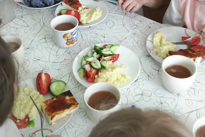 В’ялі помідори на обід у школах Кременчука: що показала перевірка