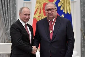 Російський диктатор Володимир Путін та Алішер Усманов мають давні зв’язки