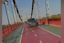 Затримано водія, який їздив пішохідним мостом у Києві: як він пояснив свої дії поліції