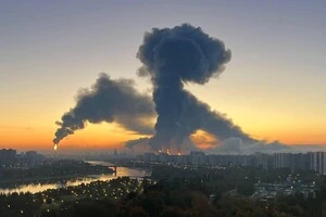 Нафтопереробний завод у районі Капотня після атаки