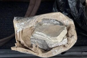 Срібло було заховане у смітнику за водійським сидінням
