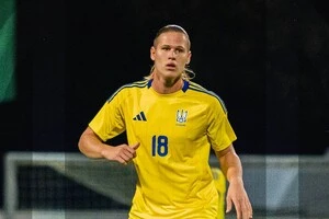 Артем Степанов захищає кольори «Утрехта» на правах оренди з «Баєра»