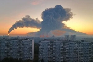 Нафтопереробний завод у районі Капотня після нічної атаки безпілотників