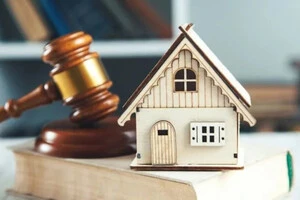 Частка спадкоємця після його відмови переходить до інших осіб за визначеними правилами