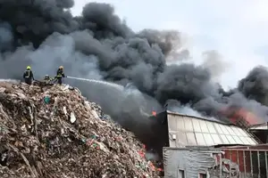 До гасіння пожежі окупантам довелося залучити важку техніку