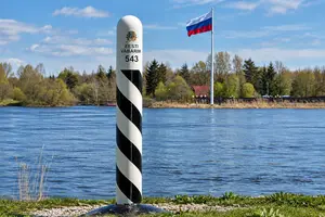 На ділянці річки Нарва заборонили перебування на березі та вихід суден на воду