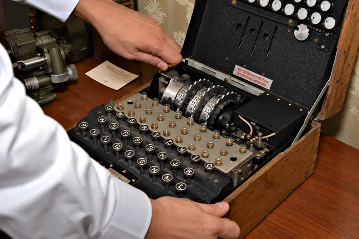 ШІ знайшов ключ до військової машини Enigma: радіограму не могли зламати десятиліттями