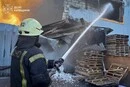 Ранкова атака на Київщину: у Бучанському районі палають склади, двоє поранених