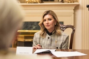 Олена Зеленська вбралася у стриманий образ пастельних тонів