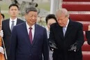 У пальто та рукавичках в +18. Трамп занепокоїв мережу незвичним виглядом (фото)