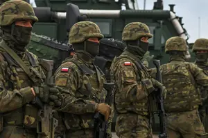 Польща також направила військових до шести пунктів пропуску на кордоні з Україною та перевела їх у режим підвищеної готовності