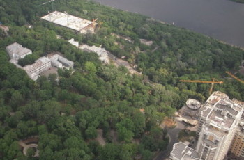 К вертолетной площадке Януковича пристраивают эстакаду