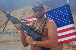 Ексчемпіони світу провели по одному бою влітку