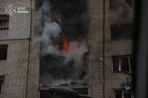 Пожежа у столичній багатоповерхівці на Печерську після удару ворожого дрона