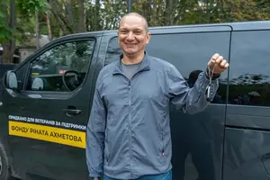 Команда Вадима Свириденка отримала автомобіль для поїздок на тренування та змагання