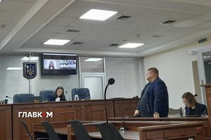 Обвинувачені Тетяна, Володимир та Олександр Крупи на засідання не з'явилися, довіривши представництво своїм адвокатам