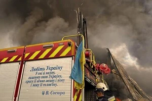 Екстрені служби працюють на місцях ворожих ударів 