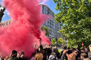Кияни протестують проти вирубки дерев під час будівництва теплотраси 