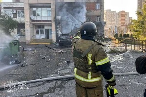 Через ворожий обстріл у двох районах столиці виникли пожежі