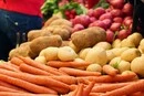Огірки й картопля дорожчають, цибуля дешевшає: як змінилися ціни в Україні