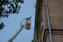 У столиці спалахнула шестиповерхівка через російську атаку (оновлено)