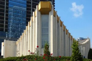 Палац урочистих подій (східний ріг)на проспекті Берестейському, 11