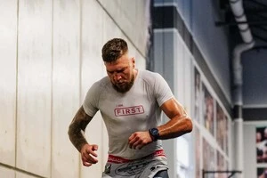 Українець дебютував у UFC 13 грудня 2015 року