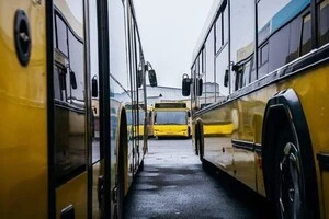 Пасажирам варто завчасно придбати поїздки або оплачувати проїзд банківською карткою