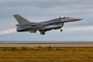 Україна прискорено отримає три винищувачі F-16