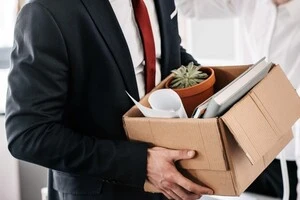 Працівник може вимагати компенсацію за час, коли через незаконне звільнення не працював