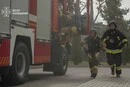 Російський дрон влучив у супермаркет на Київщині, під завалами можуть бути люди