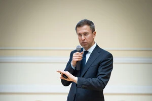 Корецький пояснив, що уряд працює у максимально швидкому режимі, аби до 15 жовтня виконати всі рішення