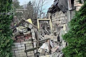 Знищений дроном приватний будинок у приватному секторі столиці