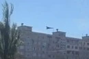 Пролетів над дахом багатоповерхівки: падіння дрона на Оболоні потрапило на відео