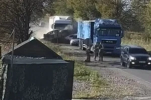 Вантажівка знесла чотири автівки у Тячеві
