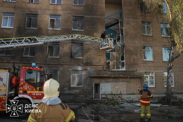 Удар дрона по школі у Києві: з'явилася інформація про стан дітей та руйнування
