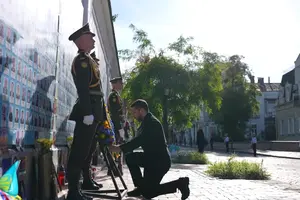 Зеленський закликав берегти пам’ять про кожного полеглого військового та військову