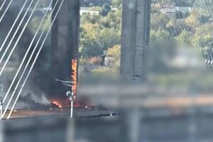 Атака дронів на Південний міст у Києві: рух метро та транспорту тимчасово припинено
